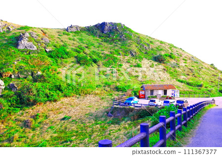 從沖繩縣石垣島平久岬燈塔看到的風景 從沖繩縣石垣島平久岬燈塔看到的風景 111367377