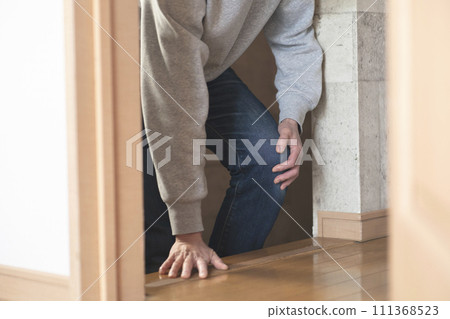 Man with knee pain Knee pain Climbing stairs Body parts 111368523