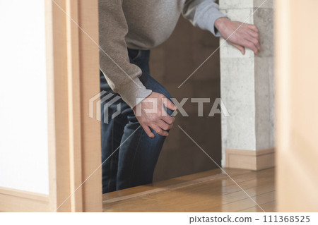 Man with knee pain Knee pain Climbing stairs Body parts Man with knee pain Knee pain Climbing stairs Body parts 111368525