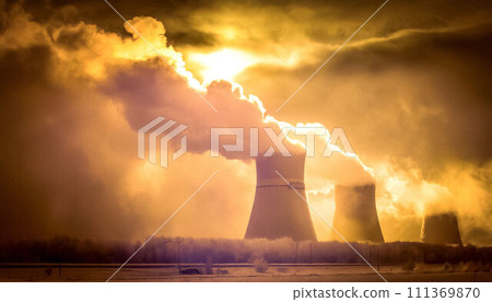 核電廠冒出濃煙 核電廠冒出濃煙 111369870