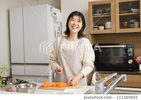 Woman cooking/smiling housewife Woman cooking/smiling housewife 111369893