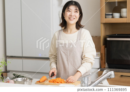 Woman cooking/smiling housewife Woman cooking/smiling housewife 111369895