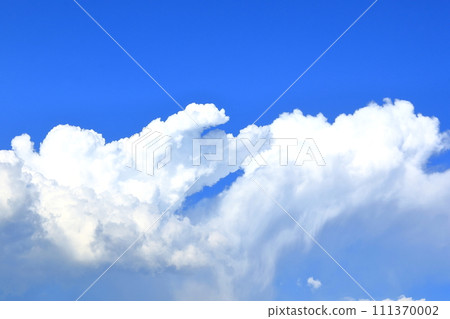 藍天白雲 111370002