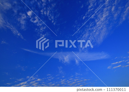  Blue sky and clouds 111370011