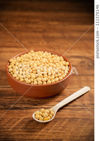 yellow beans in bowl 111370146
