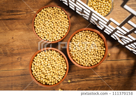 yellow beans in bowl 111370158