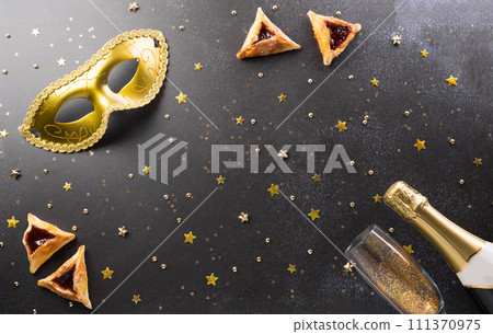 Happy Purim carnival decoration concept made from golden mask star and glitter on red background. (Happy Purim in Hebrew, jewish holiday celebrate) 111370975