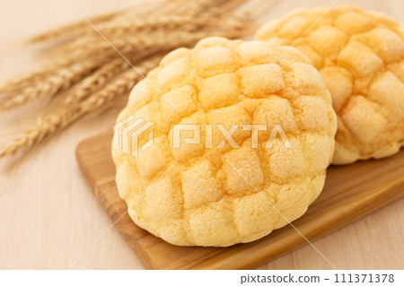 Melon bread 111371378