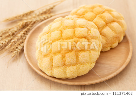 Melon bread 111371402