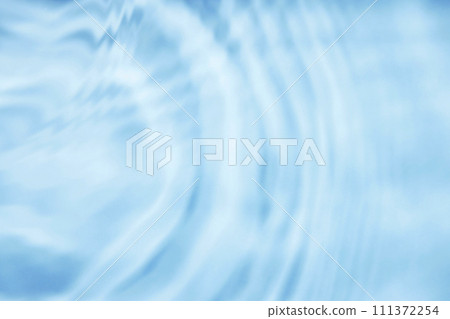 波紋在水面上反射 111372254