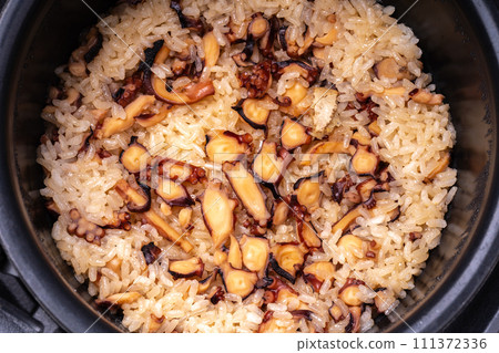 Freshly cooked octopus rice 111372336