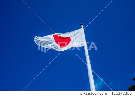 太陽旗在藍藍的天空中飄揚 太陽旗在藍藍的天空中飄揚 111372396