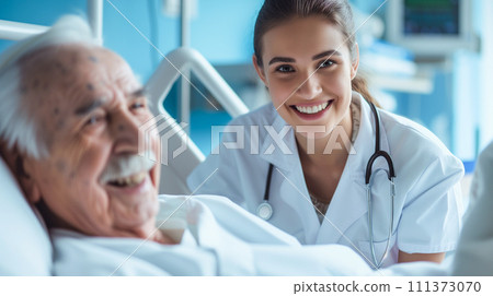 Positive interactions between healthcare professionals and elderly patients. Friendly medical consultation at the hospital. 111373070