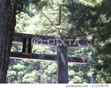 日光東照宮的石製鳥居和一野鳥居 日光東照宮的石製鳥居和一野鳥居 111374179