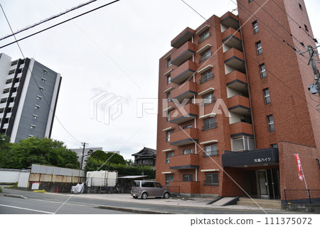 Urban Scene 111375072