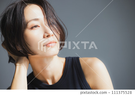 A woman wearing sportswear A woman wearing sportswear 111375528