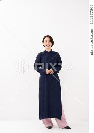 Woman wearing Ao Dai, whole body 111377865