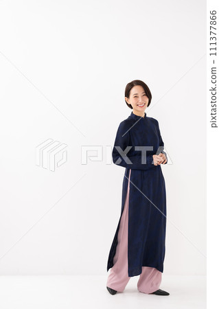 Woman wearing Ao Dai, whole body 111377866