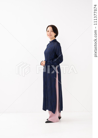 Woman wearing Ao Dai, whole body 111377874
