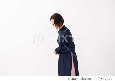 A woman wearing Ao-zai 111377890