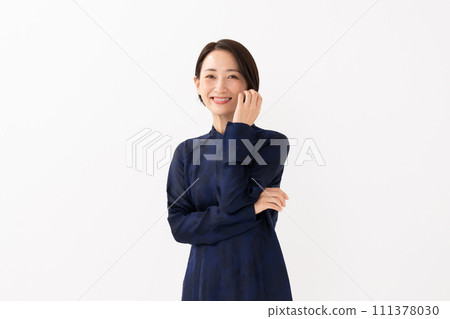 A woman wearing Ao-zai 111378030