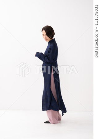 Woman wearing Ao Dai, whole body 111378033