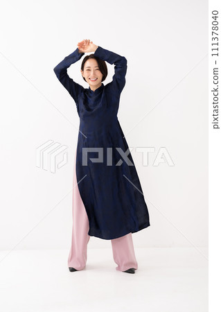 Woman wearing Ao Dai, whole body 111378040