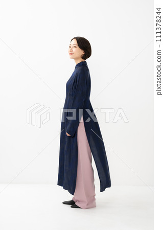 Woman wearing Ao Dai, profile 111378244
