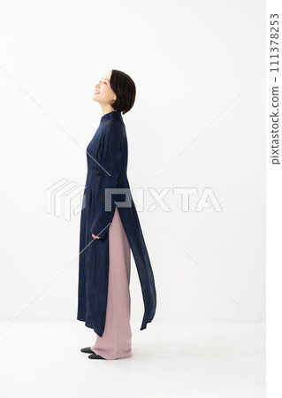Woman wearing Ao Dai, profile 111378253