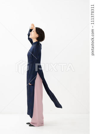 Woman wearing Ao Dai, profile 111378311