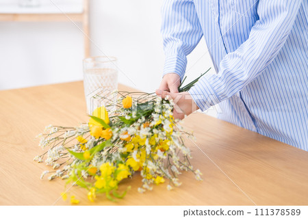 Ikebana flower arrangement on hand 111378589