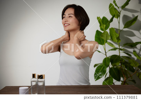 年輕女性的有機美麗形象 年輕女性的有機美麗形象 111379881
