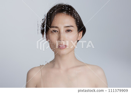 Young woman's skin care image cut Young woman's skin care image cut 111379909