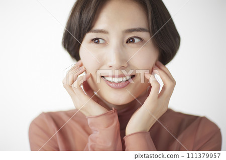 年輕女子的自然美形象 111379957