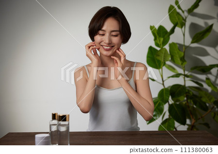 Organic beauty image of young woman Organic beauty image of young woman 111380063