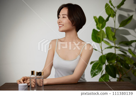 Organic beauty image of young woman 111380139