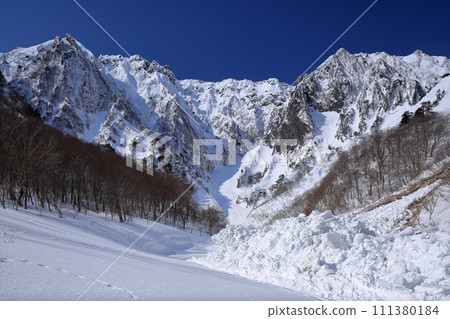雪崩發生後谷川武一的倉澤立即 111380184