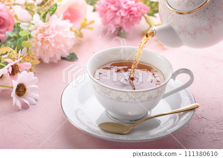 奢華下午茶時間 下午茶時間 (Tea time) 紅茶與鮮花 奢華下午茶時間 下午茶時間 (Tea time) 紅茶與鮮花 111380610