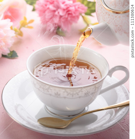 Luxury tea time Tea time (Tea time) Black tea and flowers 111380614