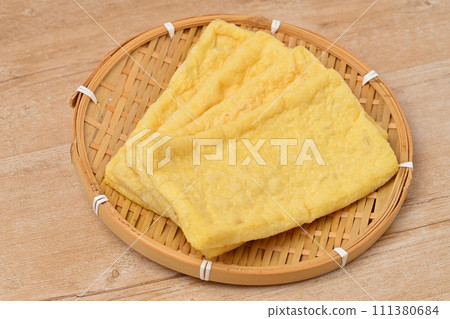 炸豆腐，炸豆腐，炸豆腐，油菜，油菜，大豆食品，配料。 111380684