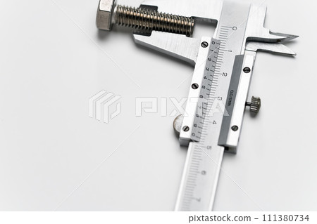 卡尺和螺栓 111380734
