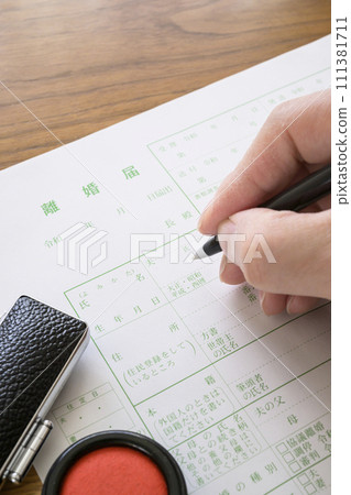 Filling out divorce notification 111381711