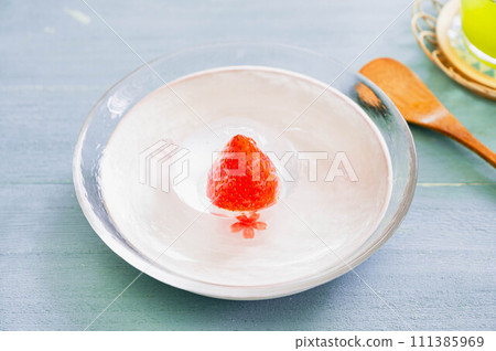 Strawberry jelly made with agar Strawberry jelly made with agar 111385969