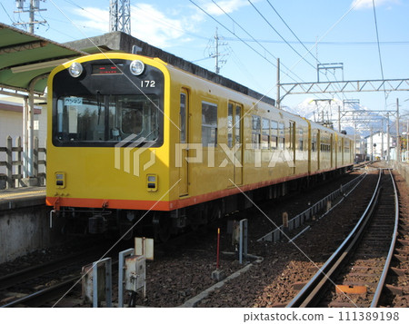 270 series stopping at Sohara Station on the Sangi Railway Hokusei Line 111389198