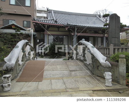 Snow whale bridge at Zuikoji Temple made from whale bones 111389206