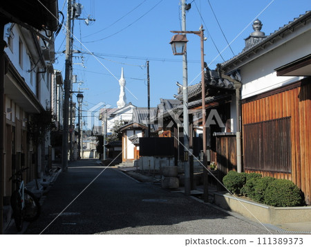 Tondabayashi Jinaimachi townscape and Great Peace Memorial Tower (PL Tower) 111389373
