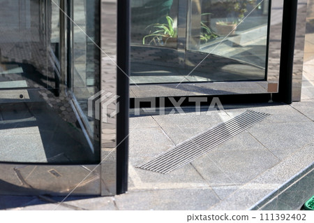 Revolving door image Revolving door image 111392402