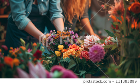 Floral workshop with participants. Floral workshop with participants. 111393899