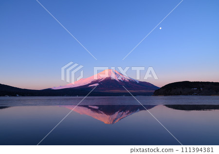 Yamanashi Prefecture - Spectacular view of Lake Yamanaka and upside-down Fuji (Red Fuji) Yamanashi Prefecture - Spectacular view of Lake Yamanaka and upside-down Fuji (Red Fuji) 111394381