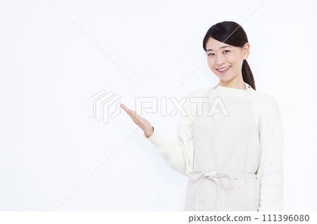 A housewife in her 40s introducing herself A housewife in her 40s introducing herself 111396080